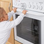 Enfant cambrioleur pour le four
