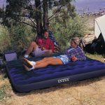 Comment choisir un matelas gonflable touristique