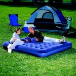 Le matelas est en vinyle résistant