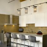 tabourets de bar dans la cuisine moderne