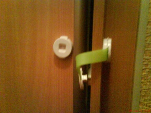 serrure de porte d'armoire