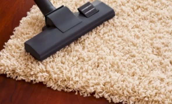 passer l'aspirateur sur le tapis