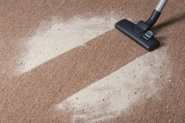 nettoyer le tapis avec du sel