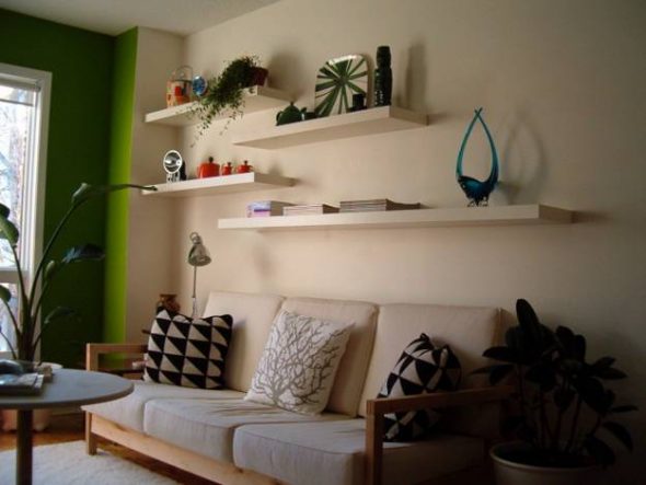 Etagère décor dans la chambre