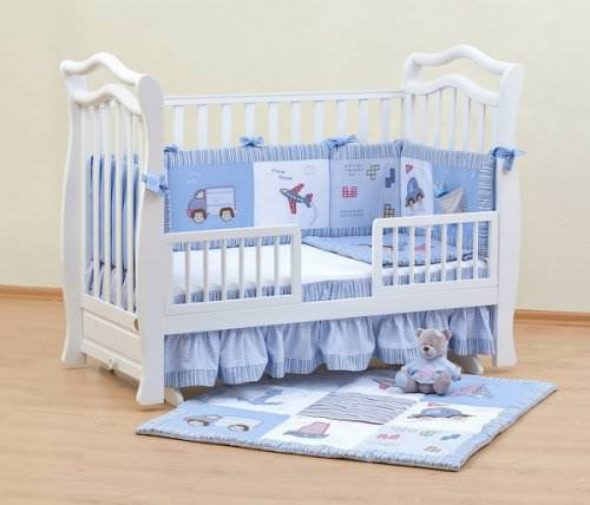 lit bébé pendant