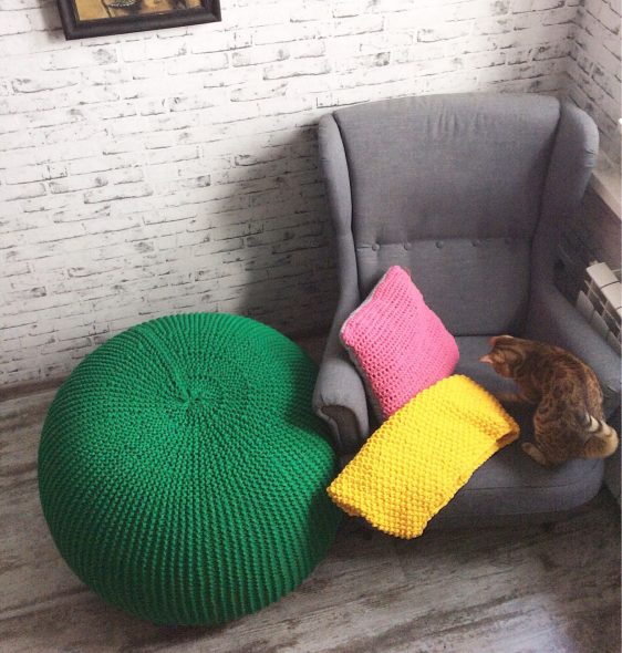 pouf tricoté pour la maison et l'intérieur