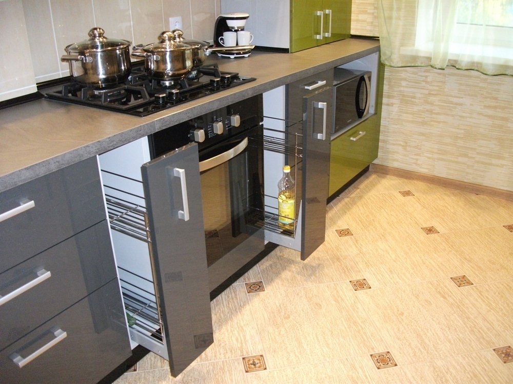 deux dames de bouteille au poêle