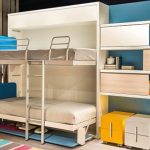 Lits superposés dans la chambre d'enfant