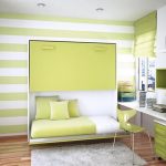 Lit pliant horizontal dans les tons vert clair