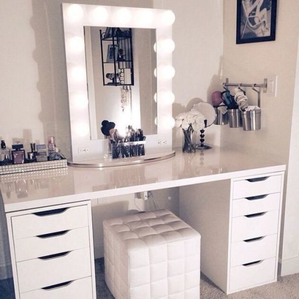 table de maquillage
