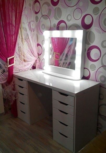 coiffeuse dans la chambre