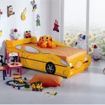 voiture jaune