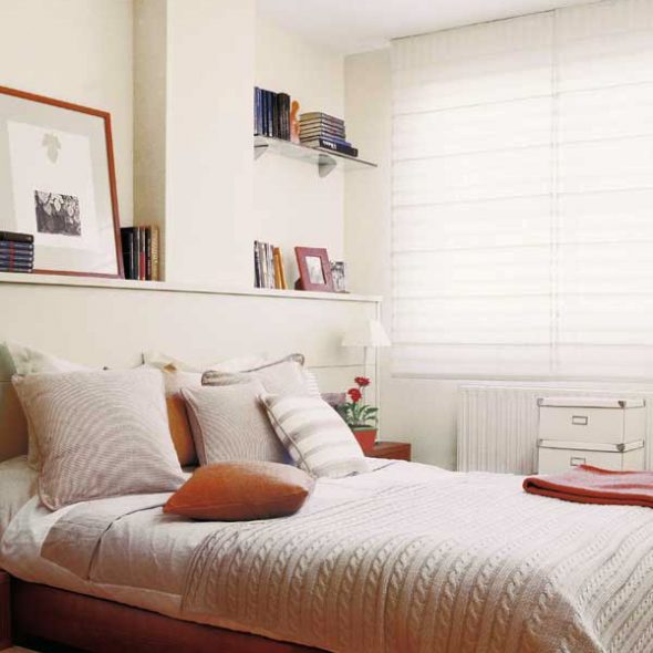 Tête de lit avec étagère