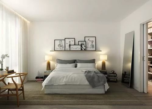 Belle étagère au dessus du lit sous la photo