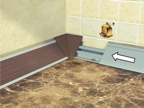 fixation de la plinthe sur la table