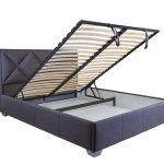 lit moelleux avec un mécanisme de levage