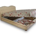 lit d'ascenseur avec matelas floral