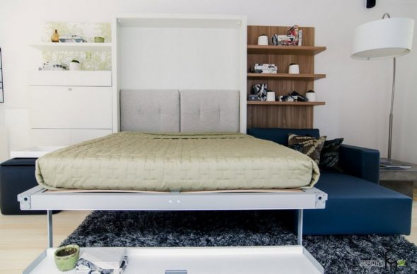 Lit armoire dans la chambre