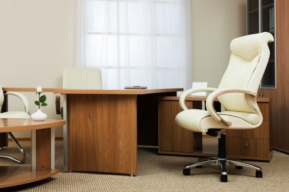 chaise de bureau beige