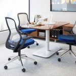 chaise de bureau bleue