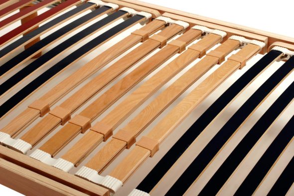 La base orthopédique sous un matelas de hêtre