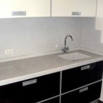 socle au comptoir de la cuisine