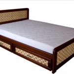 lit avec des tiroirs confortables pour le lit
