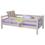 lit en bois avec des côtés