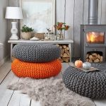 pouf tricoté à l'intérieur