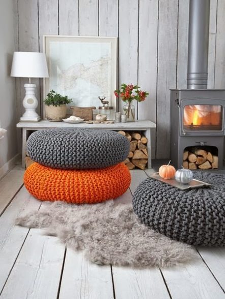 pouf tricoté à l'intérieur