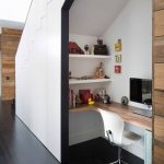 zone de travail sous les escaliers