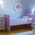 Lit coulissant pour la chambre d'enfants de la fille