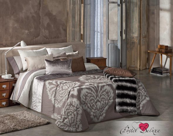 Couvre-lit moderne chic sur le lit