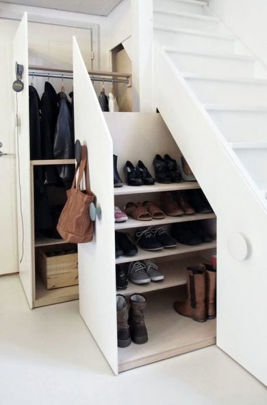 choses sous les escaliers