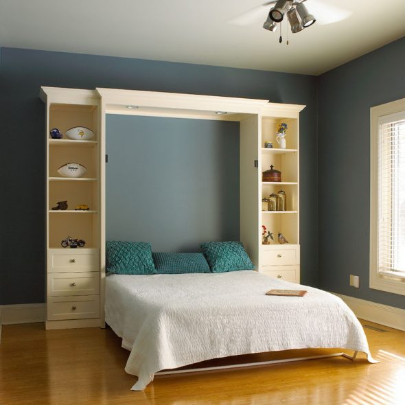 Lit pliable dans la chambre