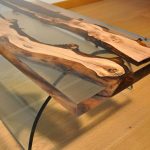 table en verre et bois