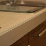 bord supérieur de la table