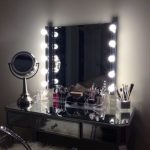 table de maquillage en métal