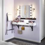 table de maquillage confortable