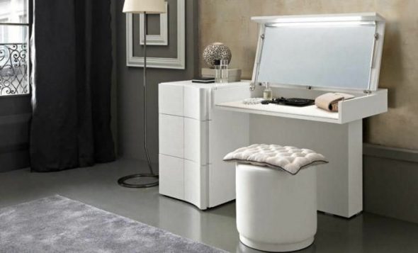 table de maquillage avec tiroir secret