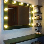 coiffeuse dans le coin de la chambre