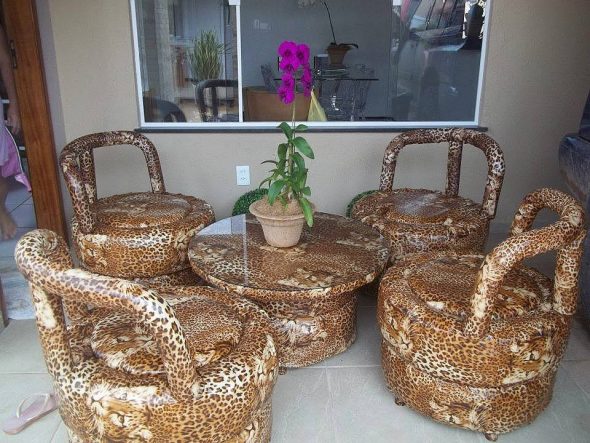 table et chaises en pneus