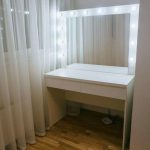 table de maquillage blanc