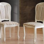chaises blanches