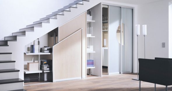 armoire sous l'escalier
