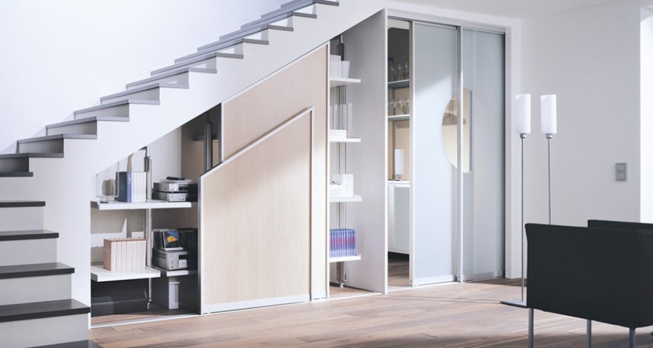 armoire sous l'escalier