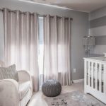 pouf tricoté dans la chambre