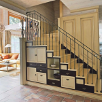 boîtes de rangement sous les escaliers