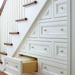 boîtes sous l'escalier