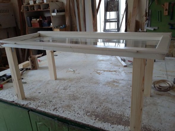 table de la fenêtre